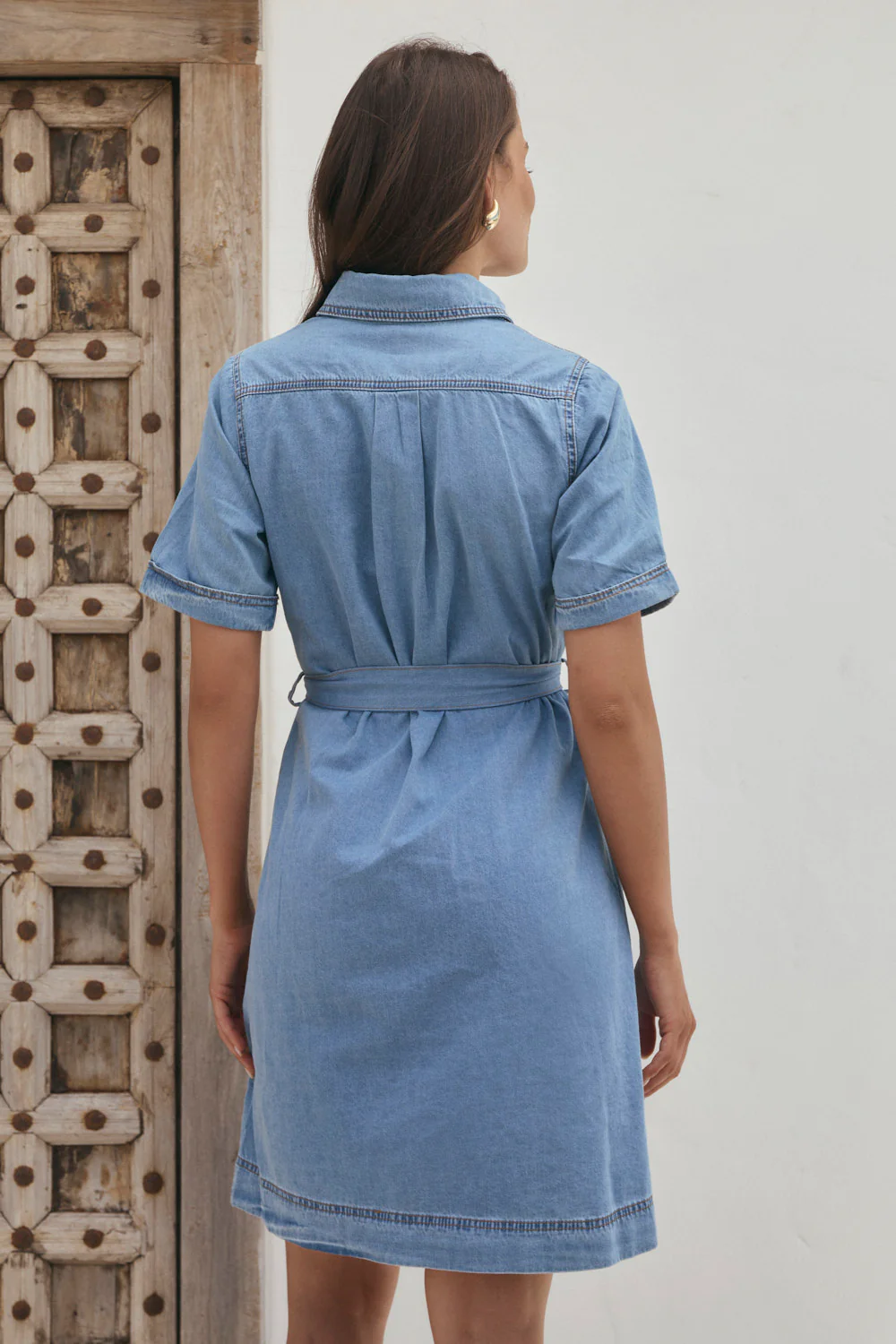 Abbey Chambray Short Dress in Light Wash - Image 5