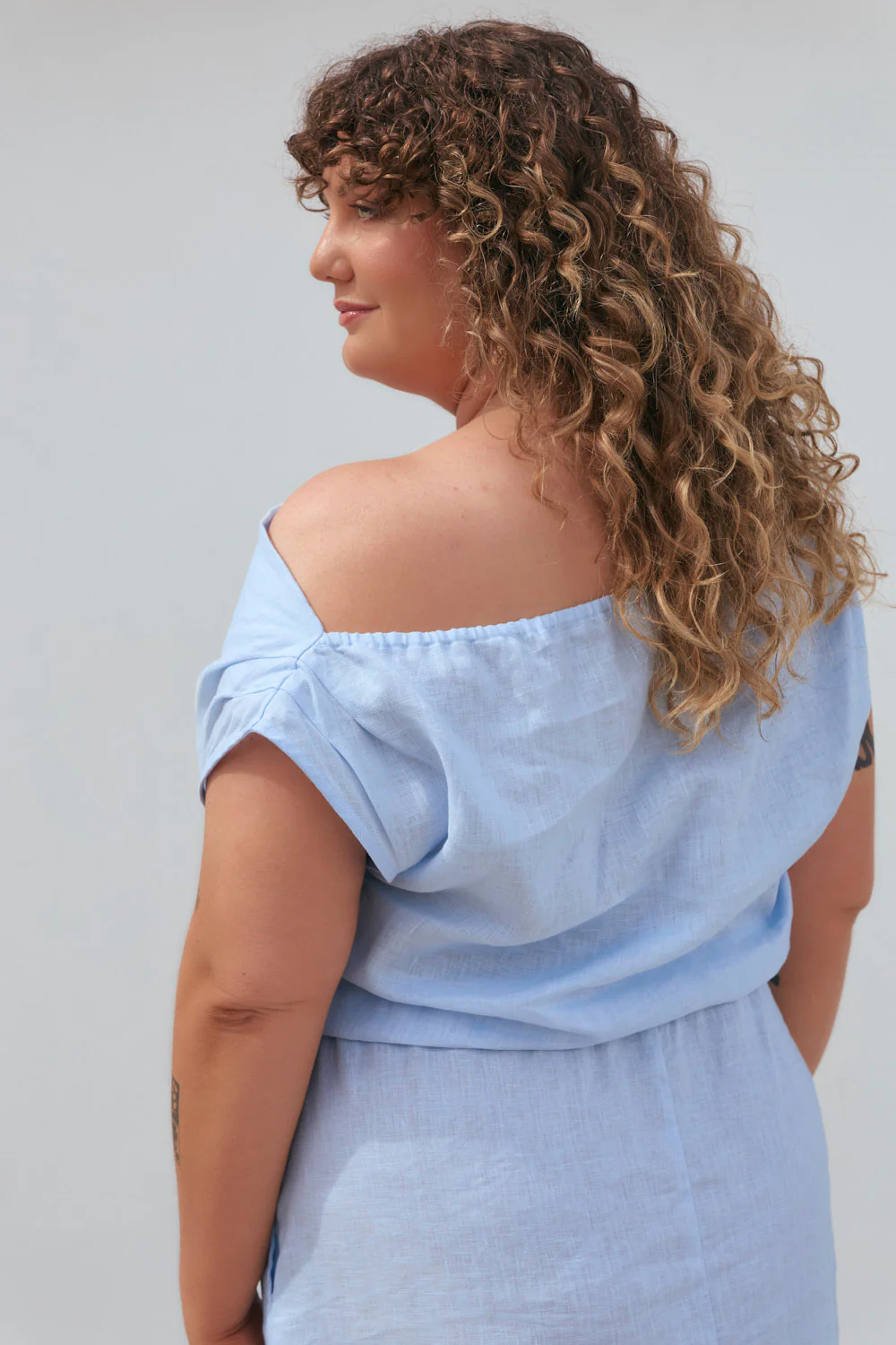 Alice Linen Drop Shoulder Dress in Powder Blue - Image 5