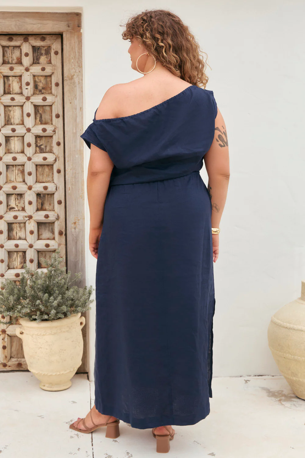 Alice Linen Drop Shoulder Dress in Navy - Image 5