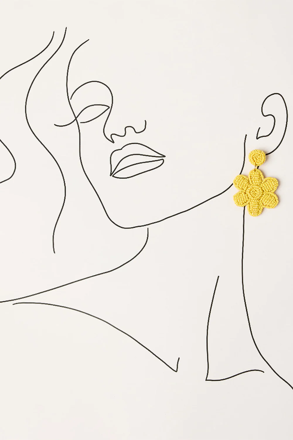 Daisy Beaded Earrings in Light Yellow
