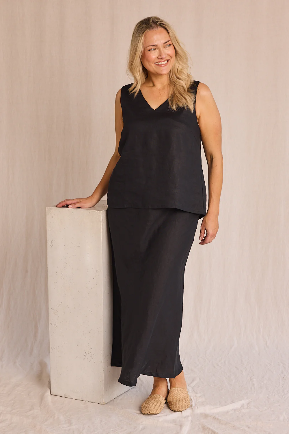 Katie Bias Cut Linen Skirt in Black - Image 5