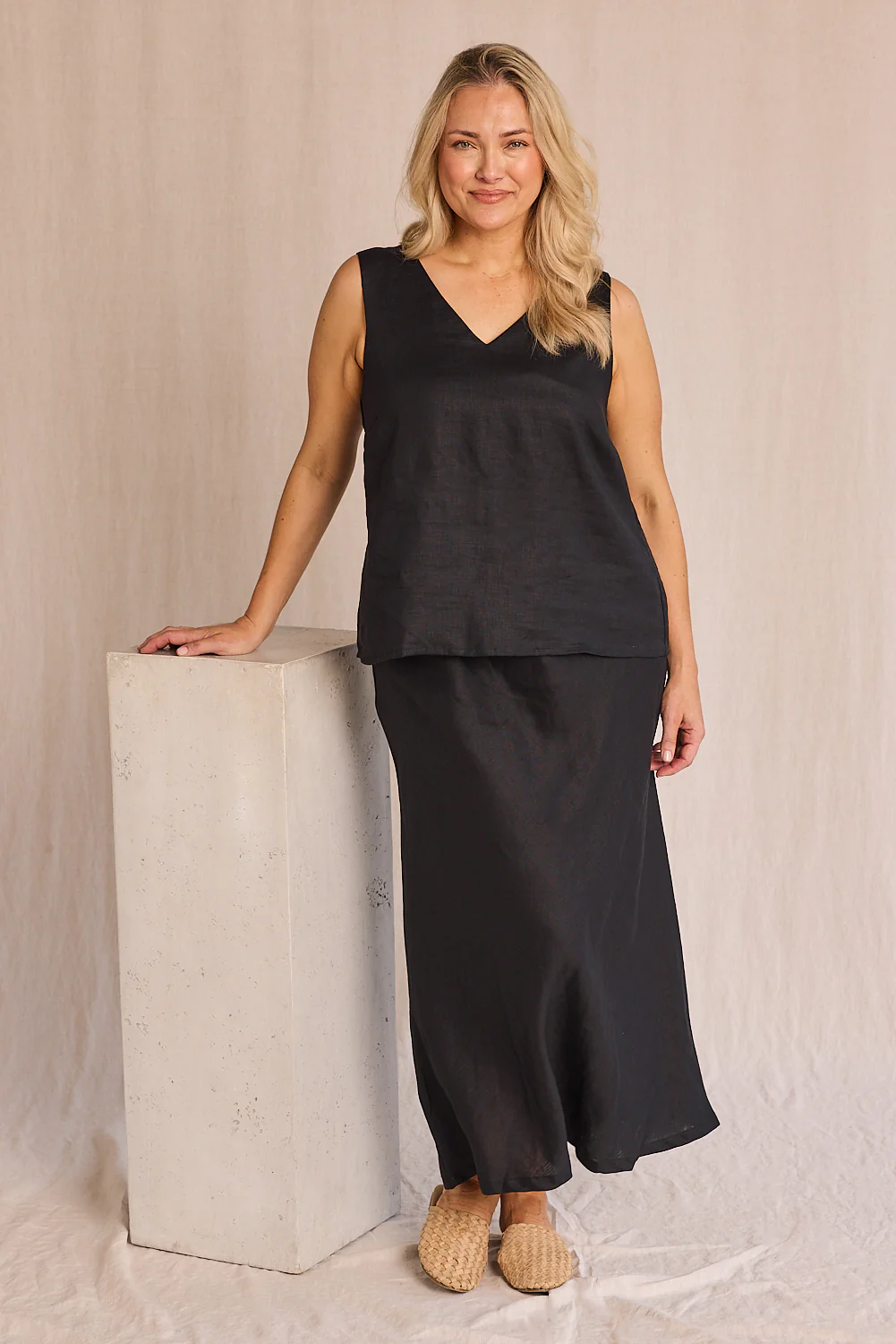 Katie Bias Cut Linen Skirt in Black - Image 6