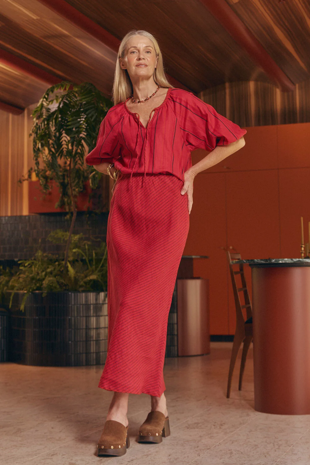 Katie Linen Bias Cut Skirt in Very Berry - Image 3