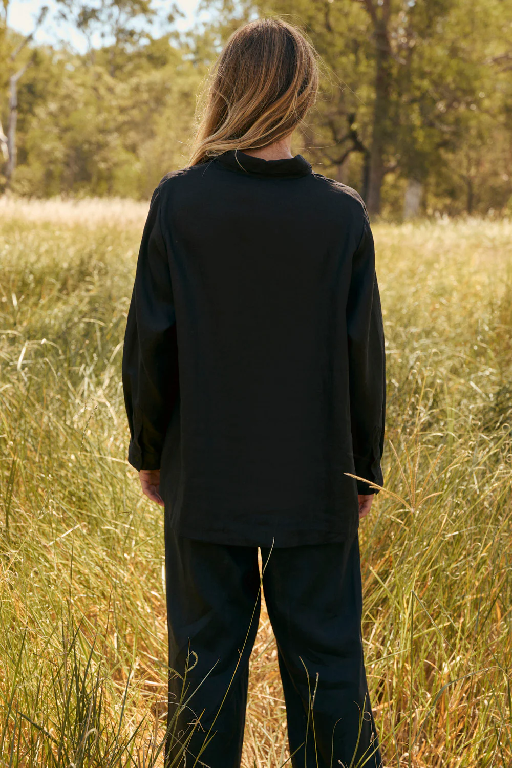 Oversized Linen Boyfriend Shirt in Black - Image 5