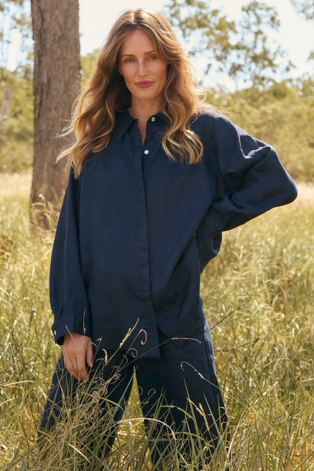 Oversized Linen Boyfriend Shirt in Navy - Image 5