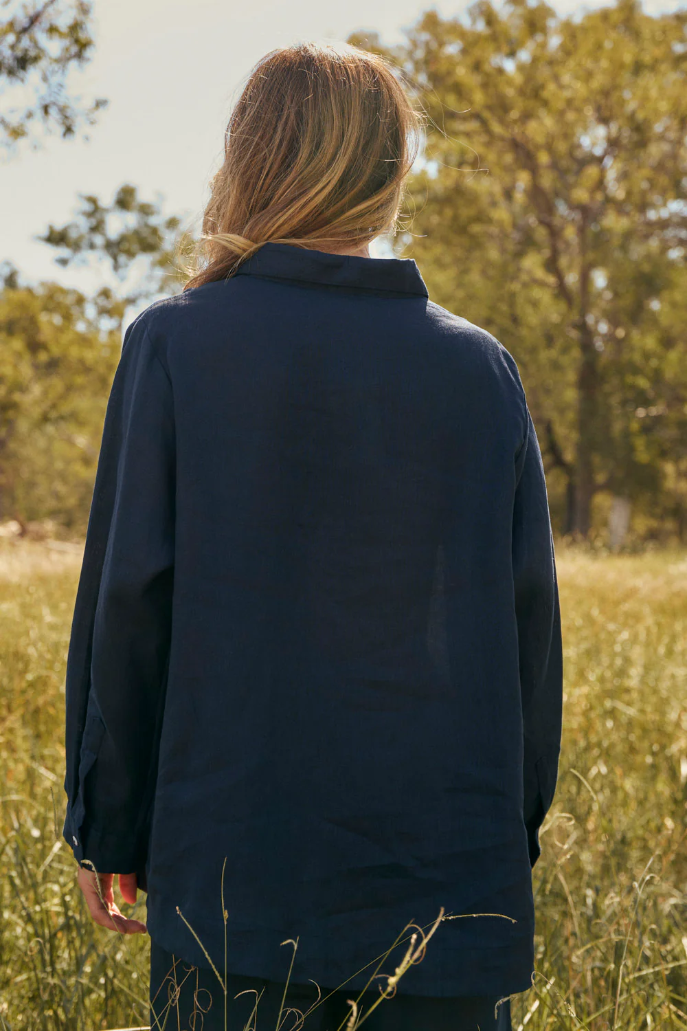 Oversized Linen Boyfriend Shirt in Navy - Image 6