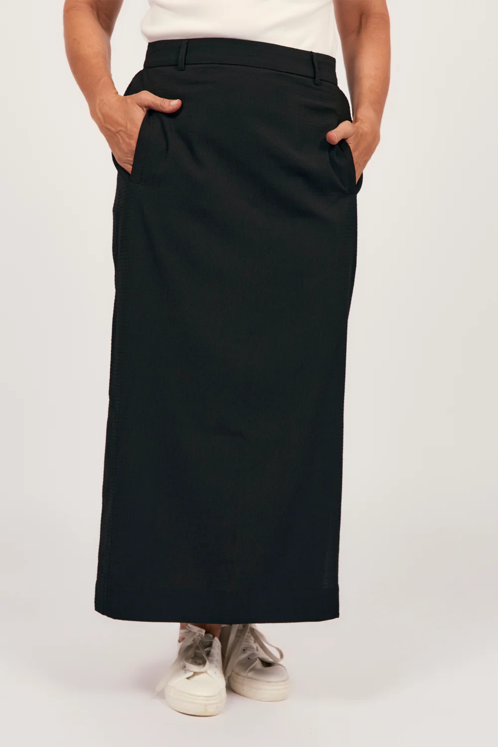 Relaxed Travel Skirt in Black - Image 5