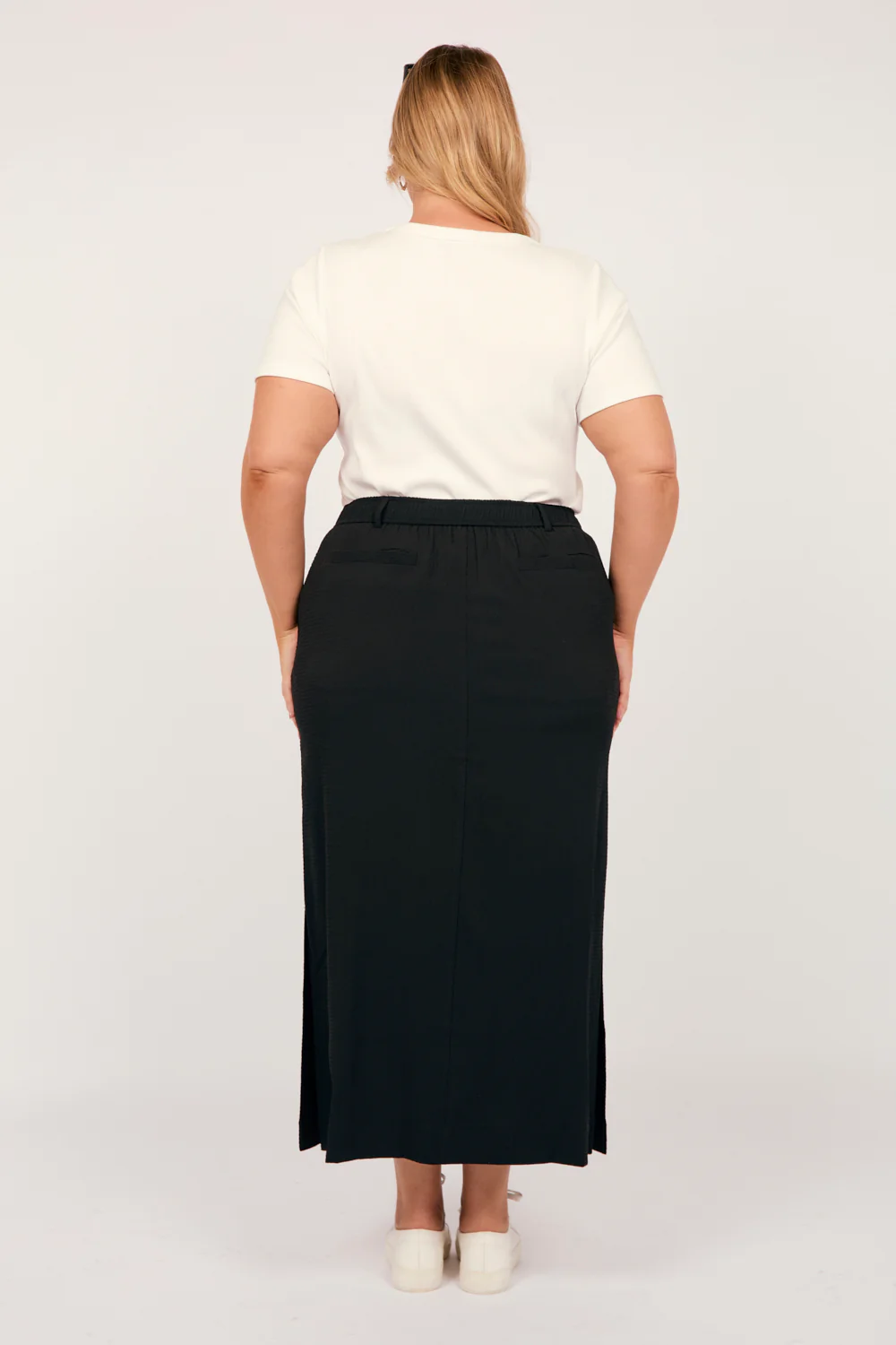 Relaxed Travel Skirt in Black - Image 9