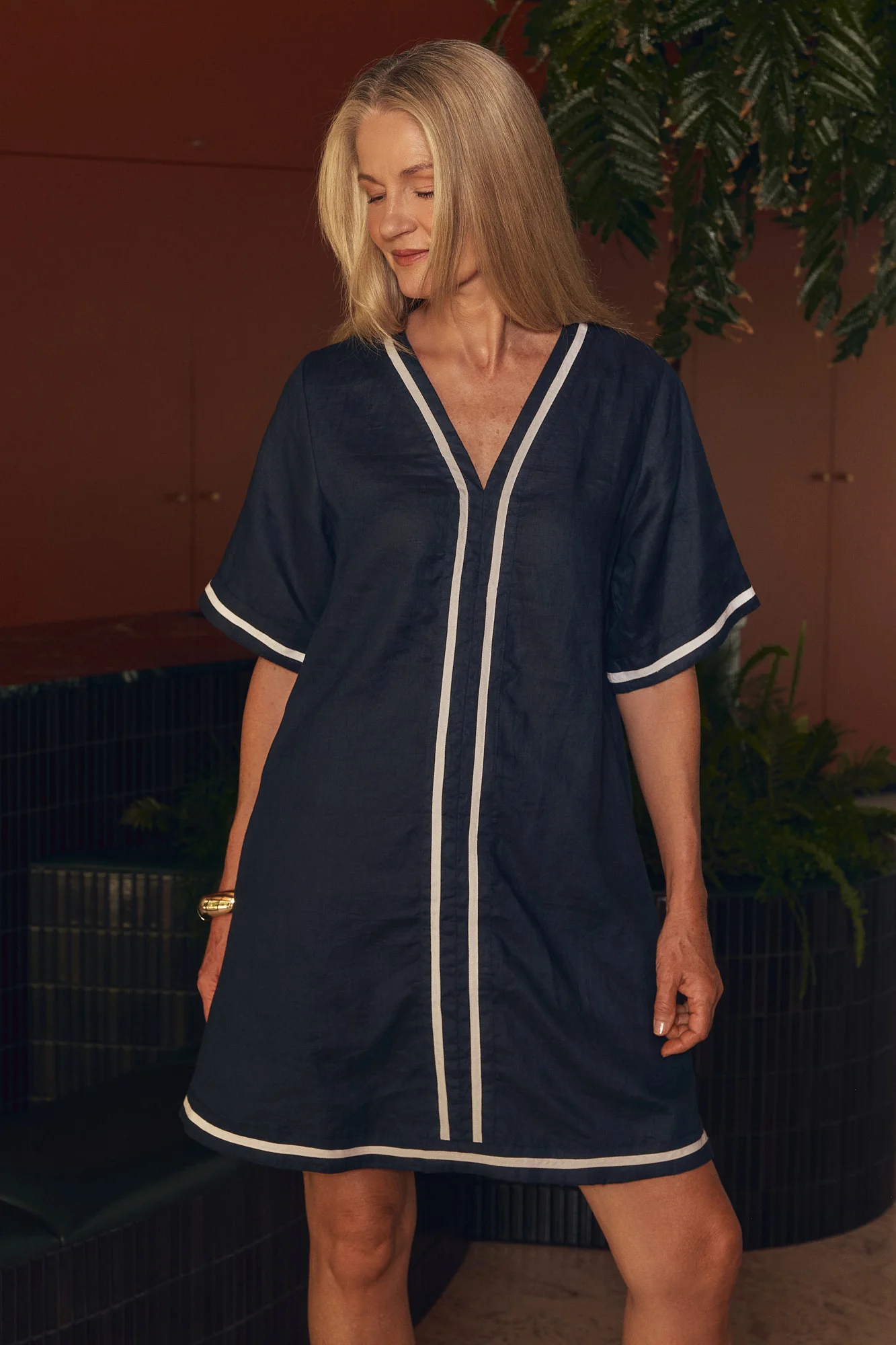 Sacha Linen Shift Dress in Navy Splice - Image 2