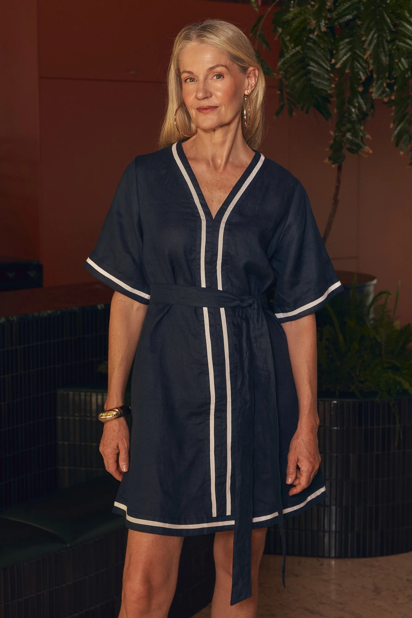 Sacha Linen Shift Dress in Navy Splice - Image 3
