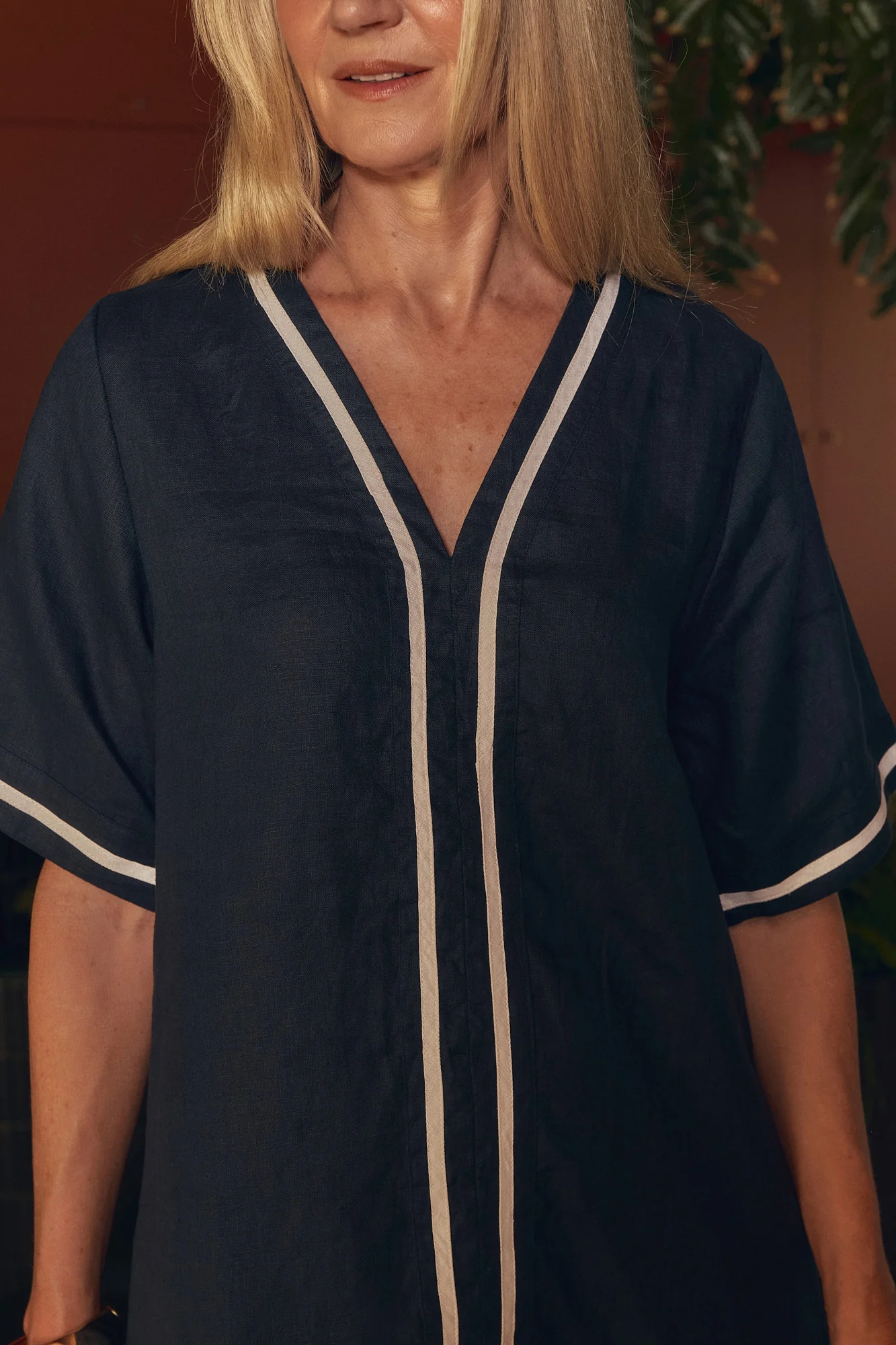 Sacha Linen Shift Dress in Navy Splice - Image 5