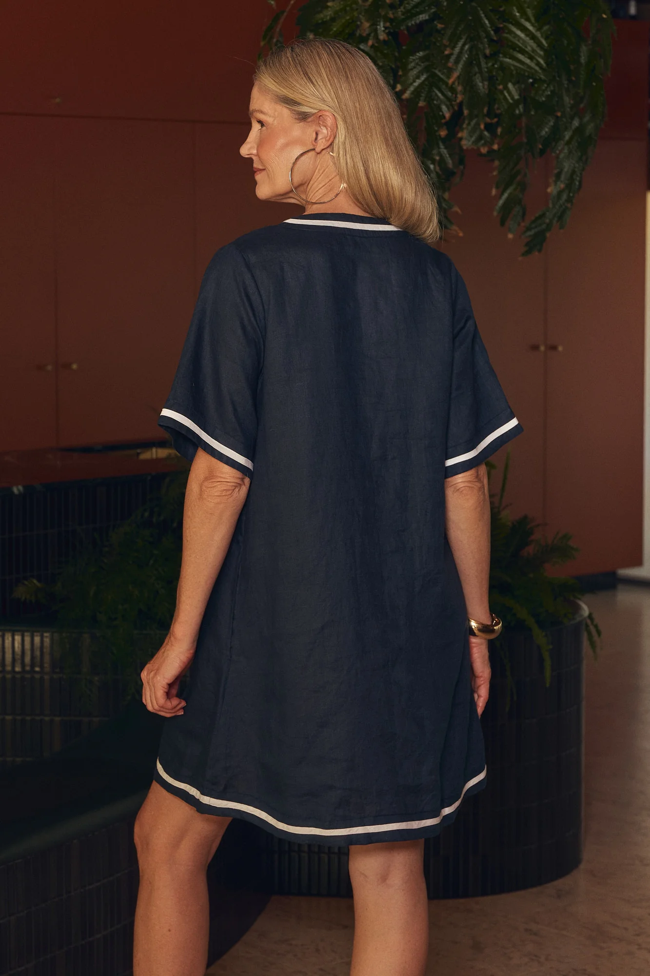 Sacha Linen Shift Dress in Navy Splice - Image 7