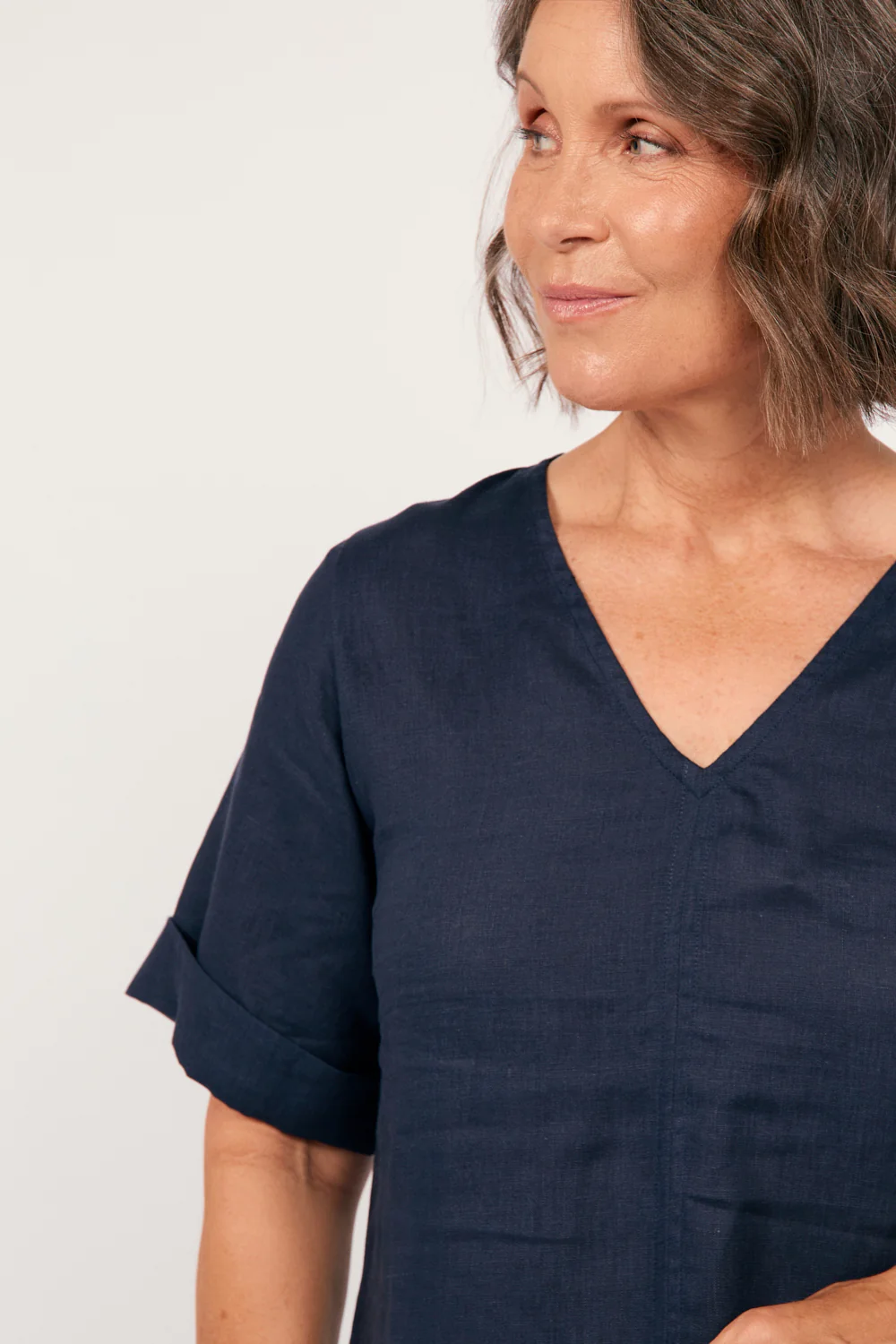 Tamara Linen V-Neck Dress in Navy - Image 3