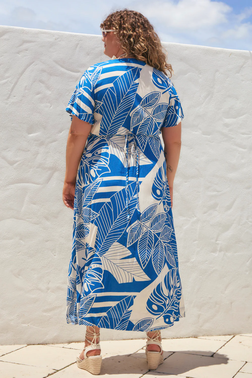 Tatum Flutter Sleeve Dress in Azure Oasis - Image 4