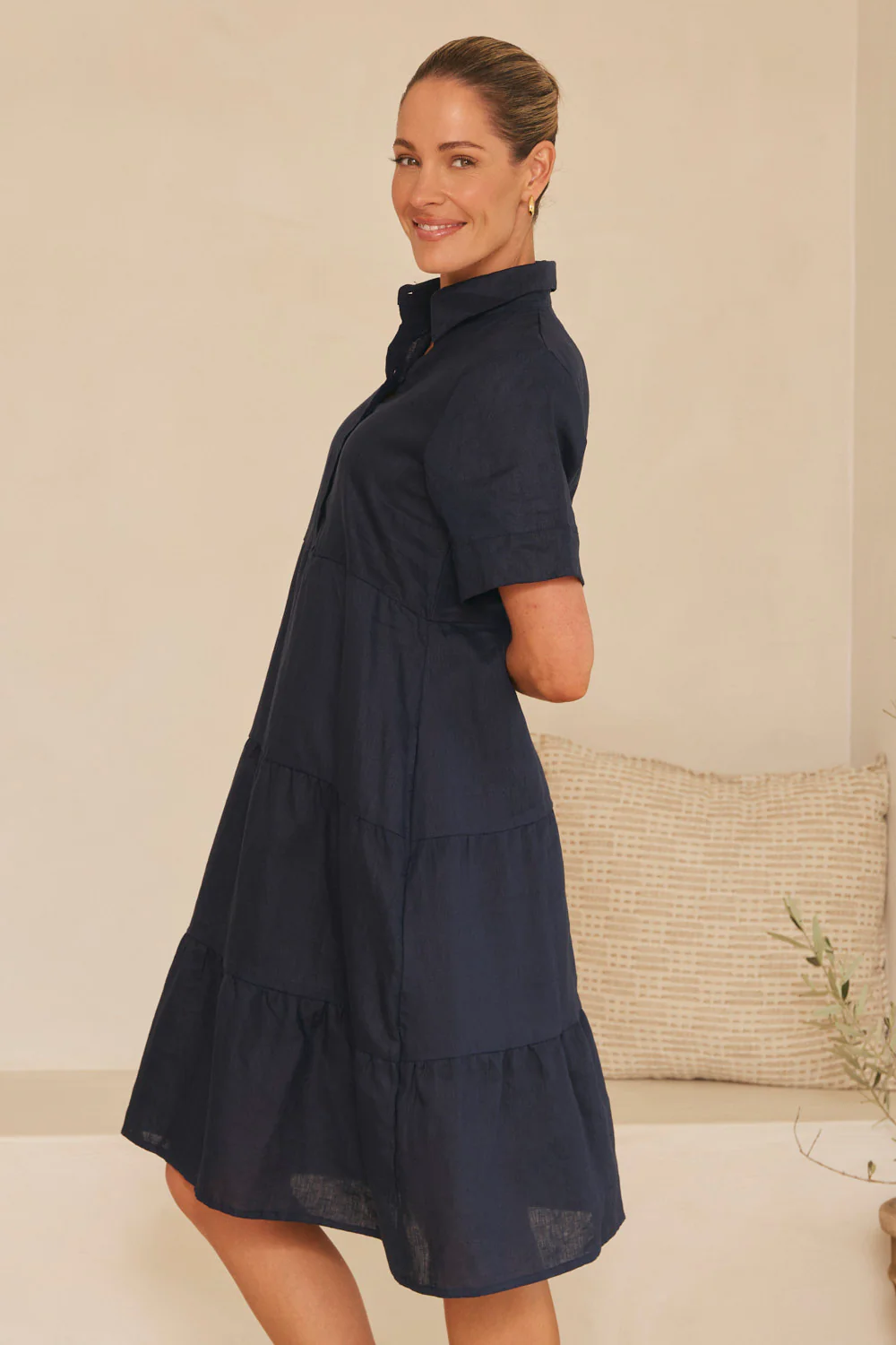 Winslow Linen Knee-Length Dress in Navy - Image 4